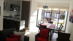 Ferienhaus, Nichtraucher | Wohnbereich | Flachbildfernseher