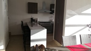 Casa, para no fumadores | Cocina privada | Refrigerador con congelador, microondas, horno y parrilla de estufa 