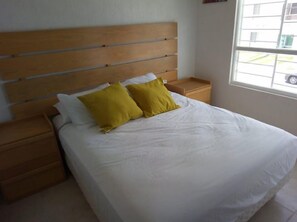 House, Non Smoking | 3 bedrooms, free WiFi, bed sheets