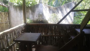 Bungalow truyền thống, hút thuốc, quang cảnh núi | Quang cảnh ban công