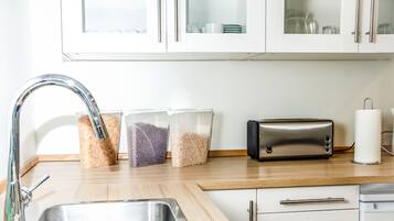 Classic Double or Twin Room, Private Bathroom | Shared kitchen | Highchair