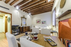 Appartement, 1 chambre | Repas dans la chambre