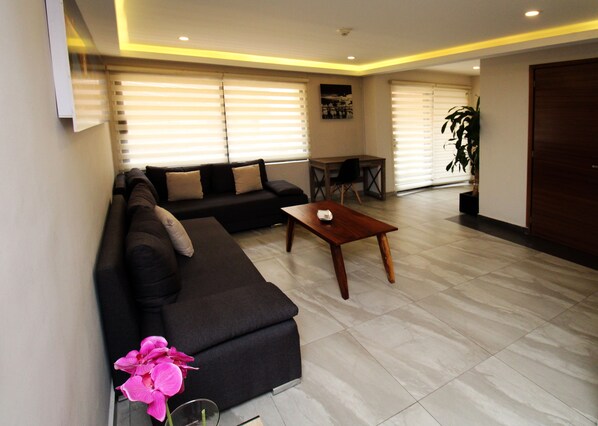 Executive Suite, 2 Double Beds, Non Smoking | Living room