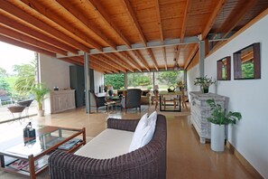 Télévision à écran plat