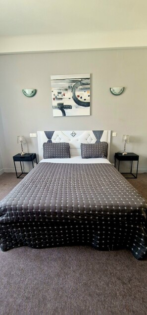 经典双人房 | 特色装修、特色家居、办公桌、隔音