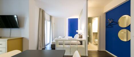 Deluxe Apartment, 1 Double Bed with Sofa bed, Non Smoking, City View (Diamond) | Frette Italian sheets, premium bedding, individually decorated