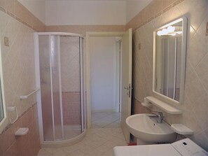 Apartment, 3 Bedrooms | Bathroom
