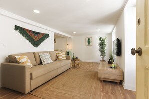 Apartment, 2 Schlafzimmer, 2 Bäder | Wohnzimmer
