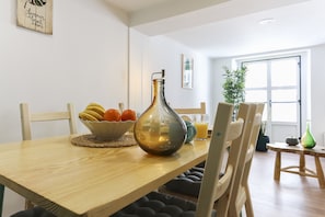 Huoneisto, 2 makuuhuonetta, 2 kylpyhuonetta | Ruokailu omassa huoneessa