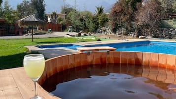 Una televisión de pantalla plana