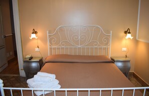 Minibar, in-room safe, free WiFi, bed sheets - Maison Landolina (Palermo)