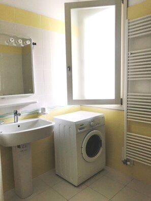 Dúplex, 2 habitaciones | Lavabo en el baño