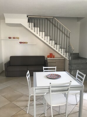 In-room dining - Tigli F 6 Su Due Livelli (Comacchio)