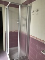 Dúplex, 2 habitaciones | Ducha del cuarto de baño