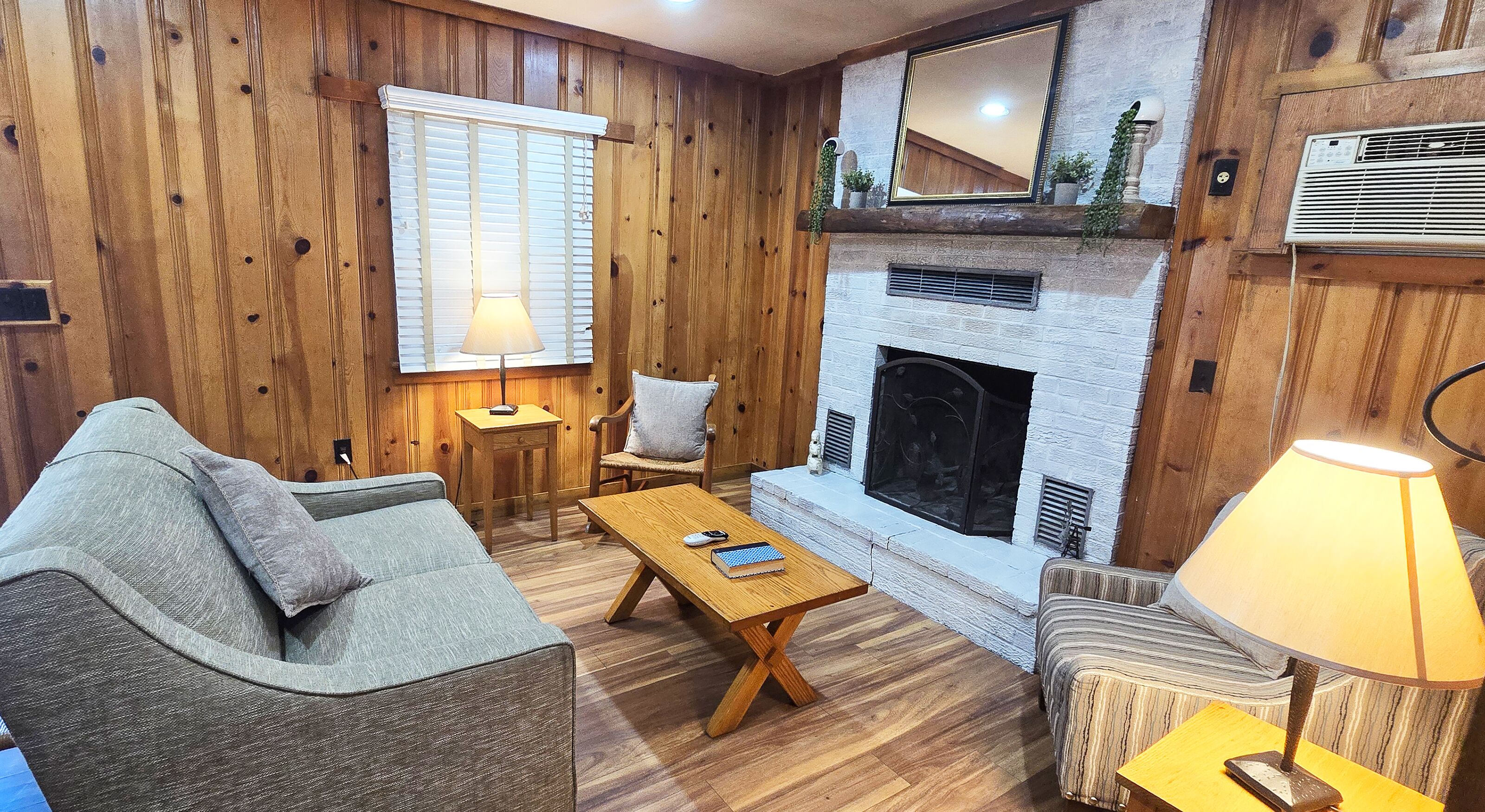 36-Zoll-Flachbildfernseher mit Satellitenempfang, Fernseher