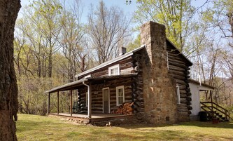Cabana básico, várias camas, vista para o rio | Vista do quarto