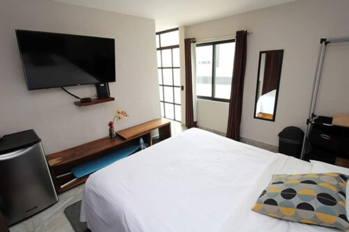 Double or Twin Room | 1 bedroom, in-room safe, desk, laptop workspace