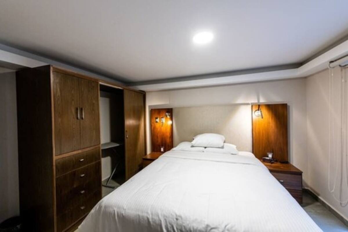 1 bedroom, in-room safe, desk, laptop workspace