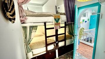 Shared Dormitory, Mixed Dorm, Non Smoking (8 Lits) | Blackout curtains, free WiFi, bed sheets