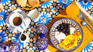 Blackout curtains, free WiFi, bed sheets