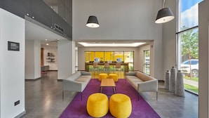 A modern lobby with a reception desk, seating area, and large windows. - City Express by Marriott Tapachula (Tapachula)