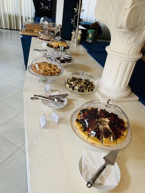 Colazione a buffet inclusa, servita tutte le mattine 
