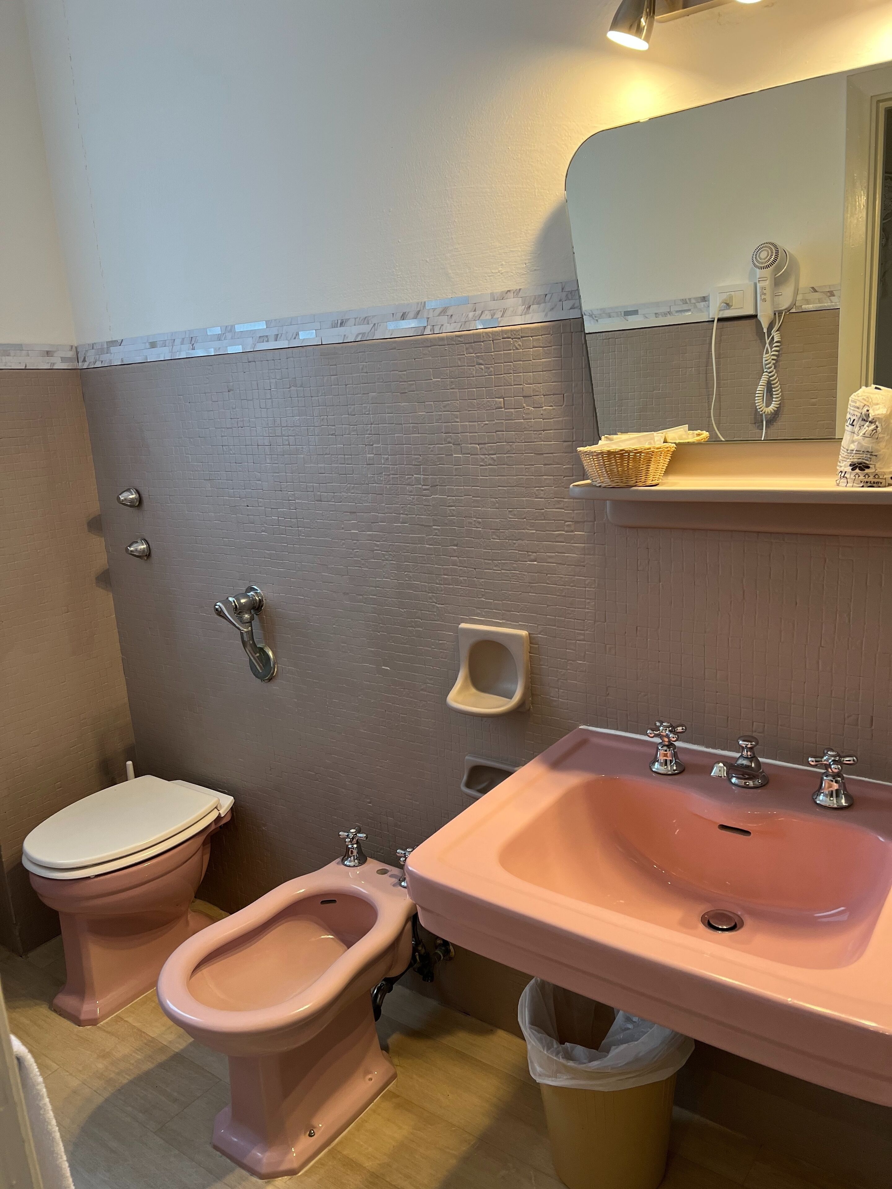 economy double room | bathroom | deep-soaking bathtub, rainfall showerhead, free toiletries, hair dryer