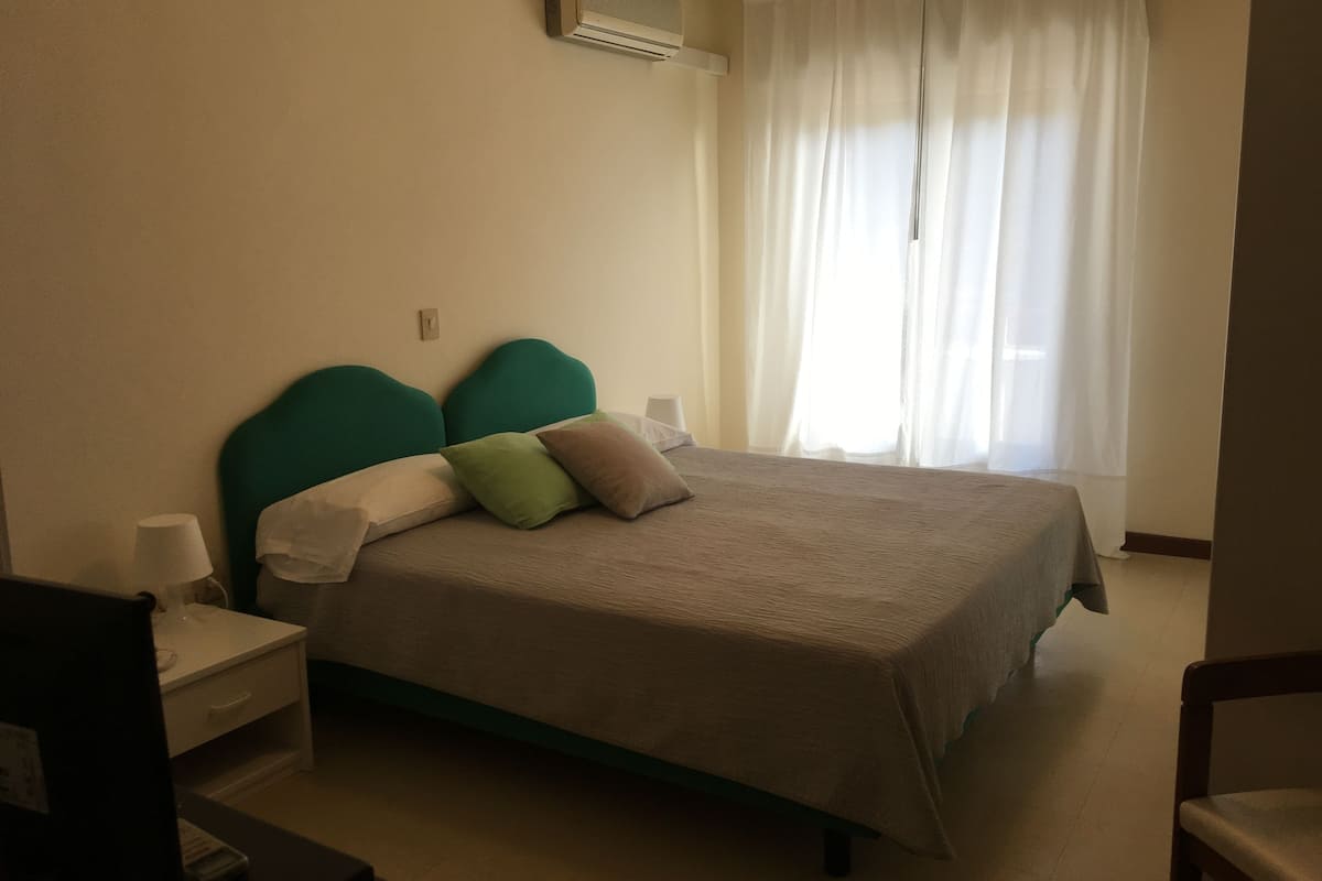 Minibar, desk, WiFi (free), bed sheets