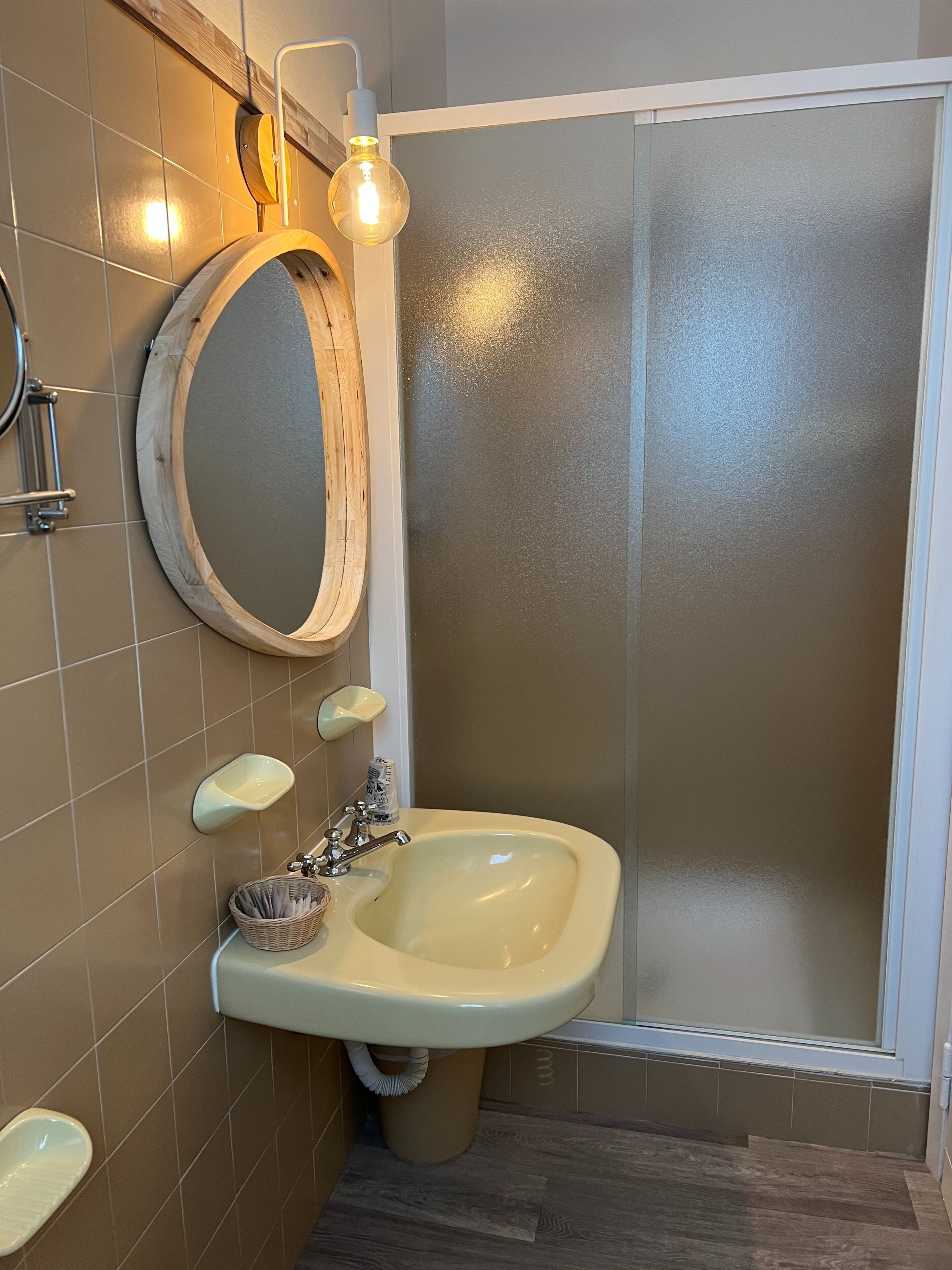 economy double room | bathroom | deep-soaking bathtub, rainfall showerhead, free toiletries, hair dryer