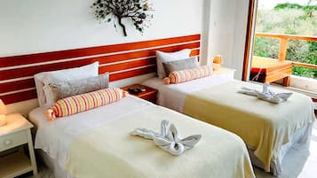 Deluxe Villa, 3 Bedrooms, Lagoon View | 3 bilik tidur, gebar bulu kapas, peti besi dalam bilik