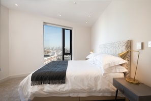 Apartment (3 Bedrooms) | 3 bedrooms, premium bedding, laptop workspace, iron/ironing board - Elegant Victoria Home close to Sloane Square (London)