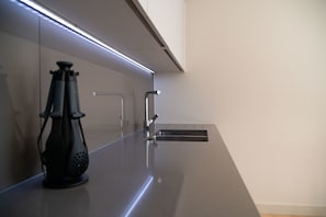 Căn hộ (2 Bedrooms) | Bếp riêng | Tủ lạnh, lò vi sóng, lò nướng, bếp nấu 