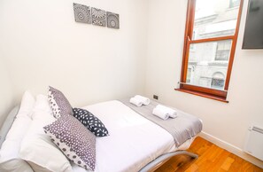 1 bedroom, desk, iron/ironing board, free WiFi