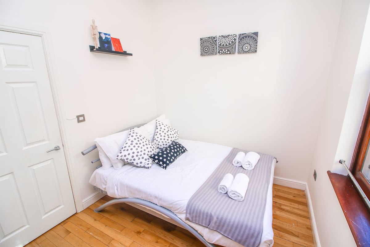 1 bedroom, desk, iron/ironing board, free WiFi