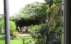 Superior tweepersoonskamer, 1 kingsize bed, niet-roken, uitzicht op tuin | Kameruitzicht