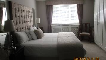 Deluxe Double Room, 1 Queen Bed, Non Smoking, Garden View