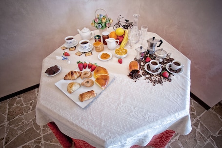 Free daily cooked-to-order breakfast