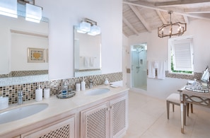 Presidential Villa, Multiple Beds, Smoking, Garden View | Bathroom