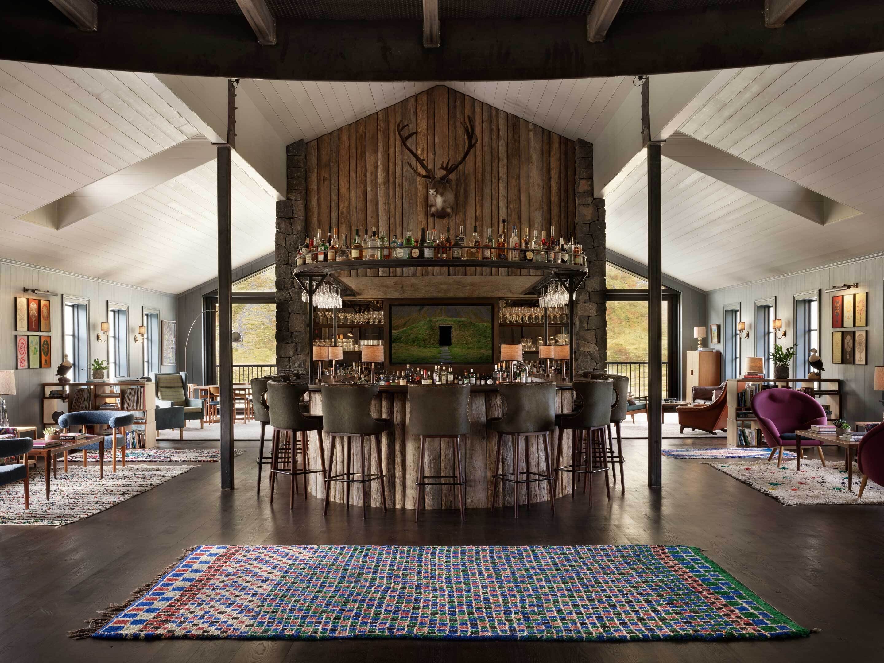 2 bars/lounges, swim-up bar