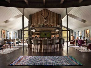 2 bars/lounges, swim-up bar - Eleven Deplar Farm  (Skagafjörour)