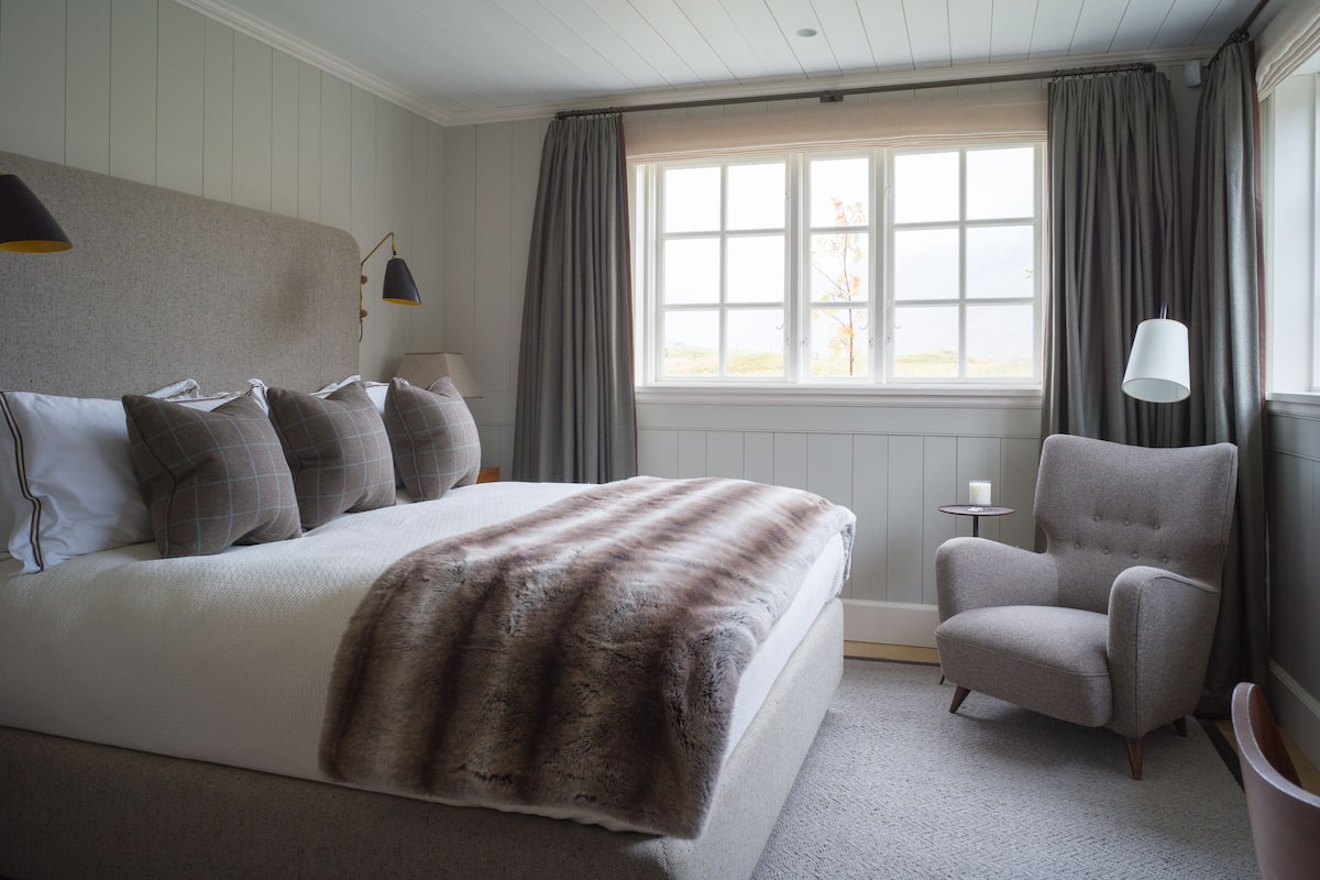 Premium bedding, free minibar, blackout curtains, free WiFi