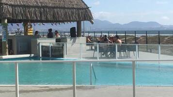 Kolam renang outdoor