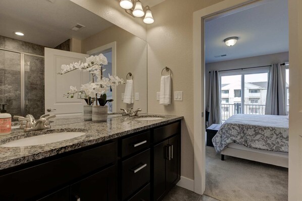 Unclassified image, 1 of 38, button - Marbella Lane Executive Townhome, 20 mins to Boulder (Longmont)