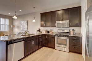 Interior - Marbella Lane Executive Townhome, 20 mins to Boulder (Longmont)