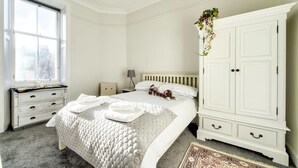 Unclassified image, 5 of 18, button - Homely 2 Bedroom Apartment, Close To City Centre (Edinburgh)