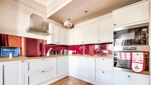 Unclassified image, 3 of 18, button - Homely 2 Bedroom Apartment, Close To City Centre (Edinburgh)