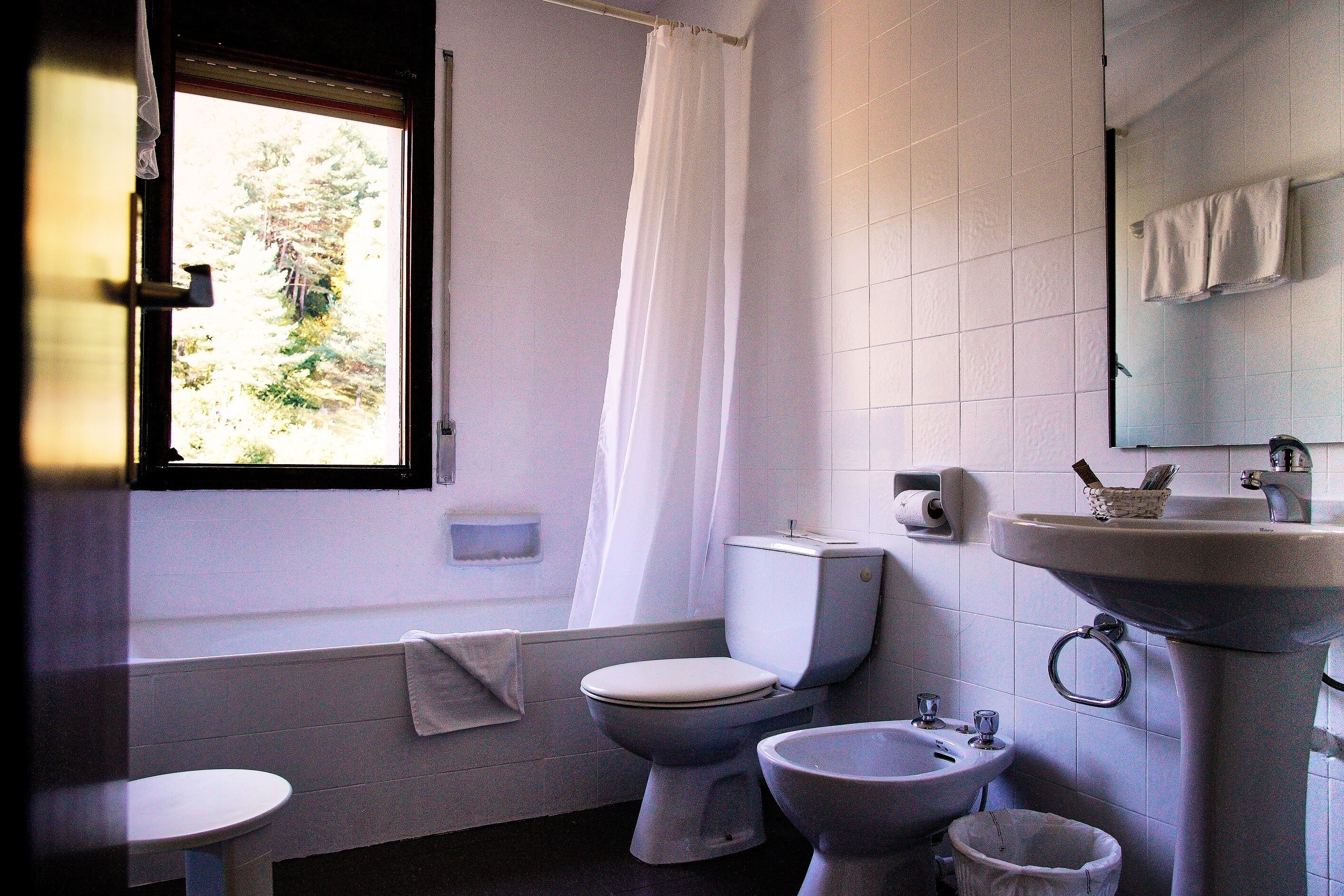 panoramic double room, 1 queen bed | bathroom | bathtub, deep-soaking bathtub, free toiletries, hair dryer