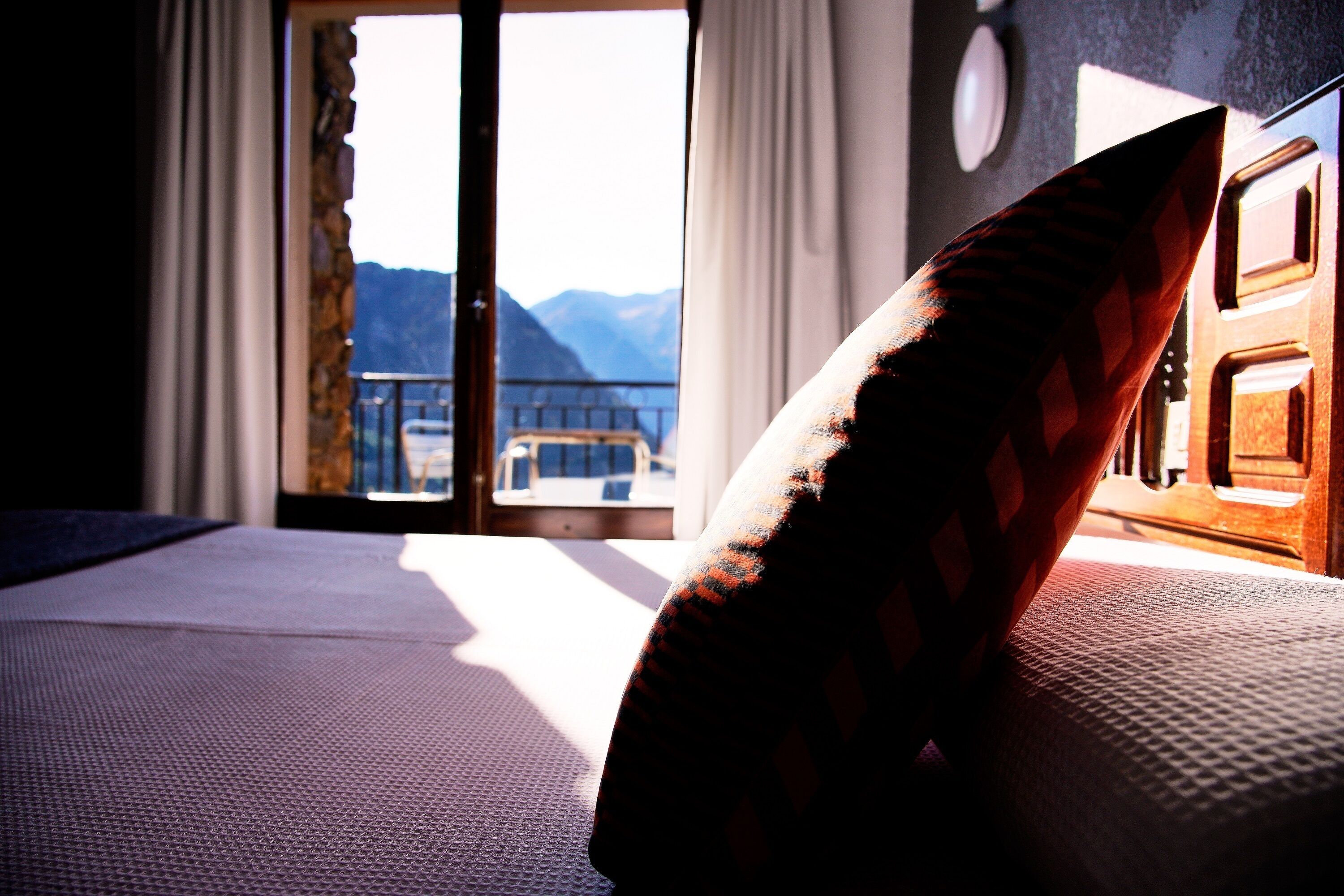 panoramic double room, 1 queen bed | laptop workspace, blackout curtains, free wifi, bed sheets