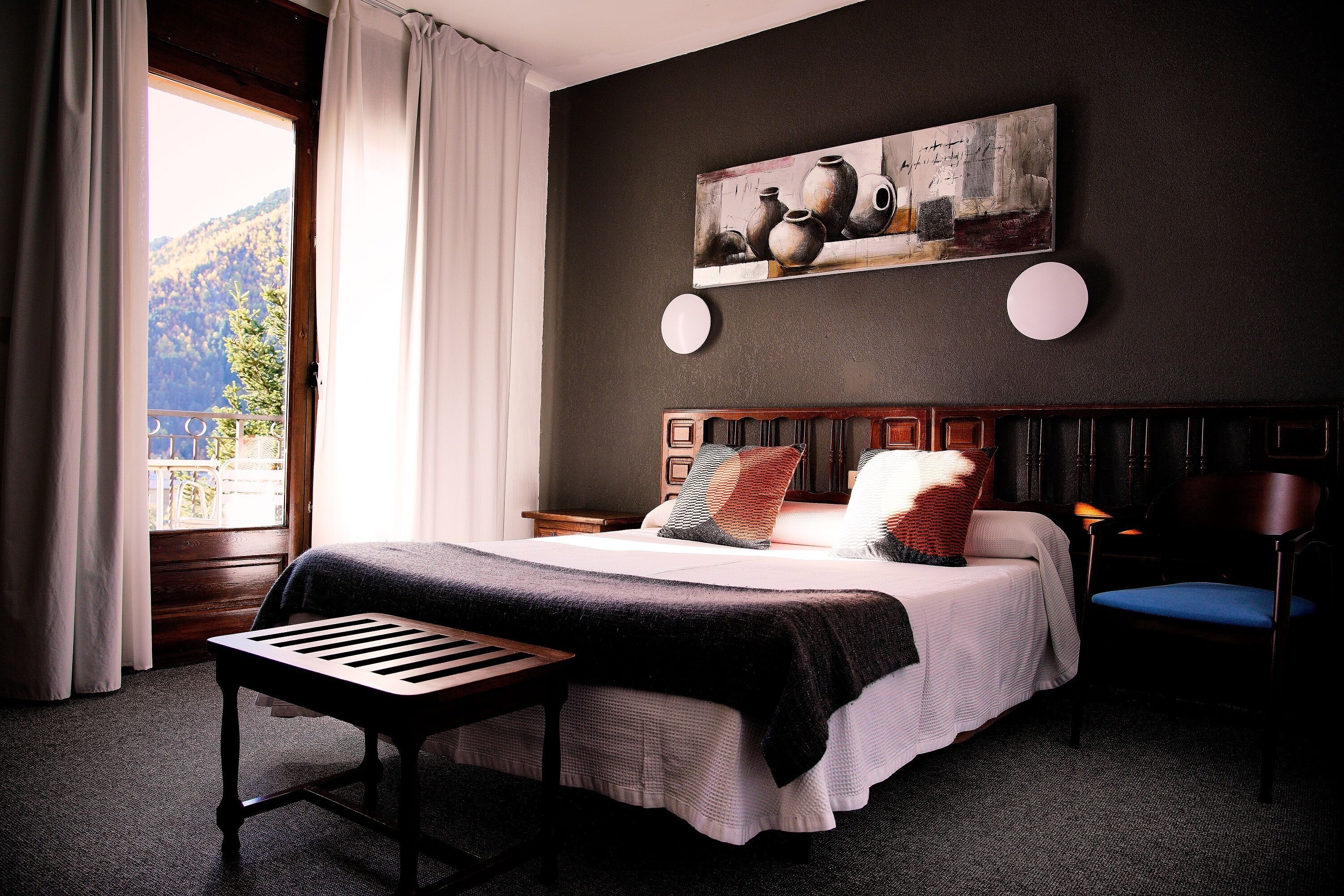 panoramic double room, 1 queen bed | laptop workspace, blackout curtains, free wifi, bed sheets