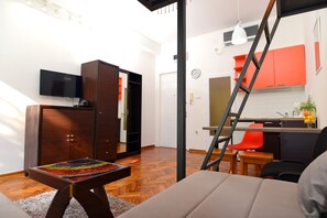 Egyptian cotton sheets, premium bedding, Select Comfort beds, desk - Central Spot Apartments (Belgrade)